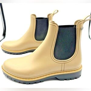 Igor Chelsea rain boots cream color size 39 outdoor adventure activewear boots
